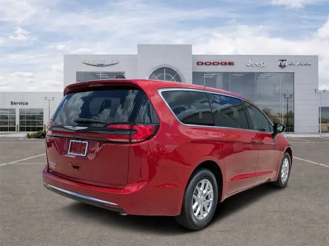 2026 Chrysler Pacifica Select photo 3