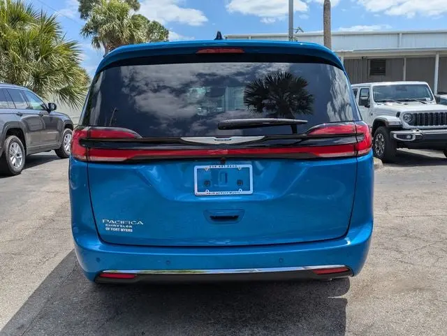 2026 Chrysler Pacifica Select photo 5