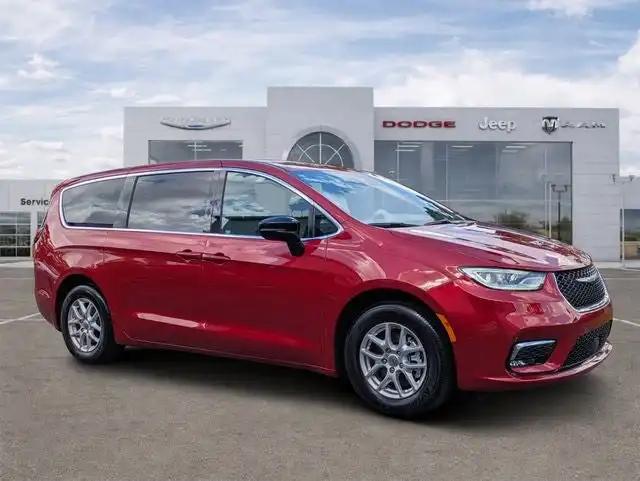 2025 Chrysler Pacifica Select's photo