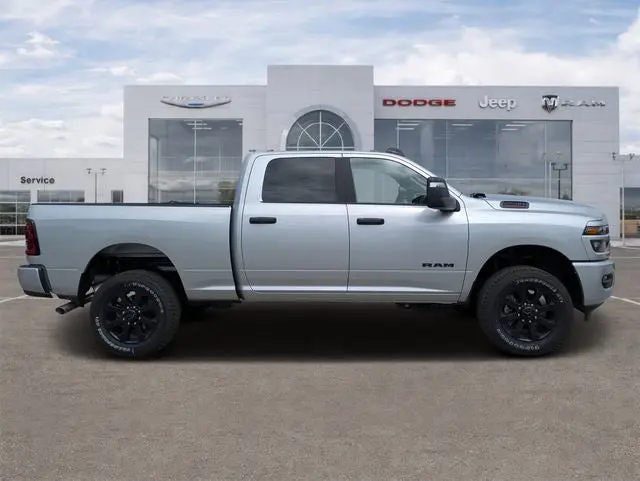2026 RAM 2500 Big Horn 4WD Crew Cab SWB photo 3