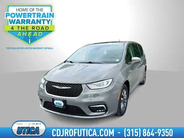 2022 Chrysler Pacifica Hybrid Limited Hybrid's photo
