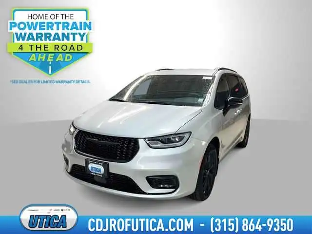 2026 Chrysler Pacifica Select AWD's photo