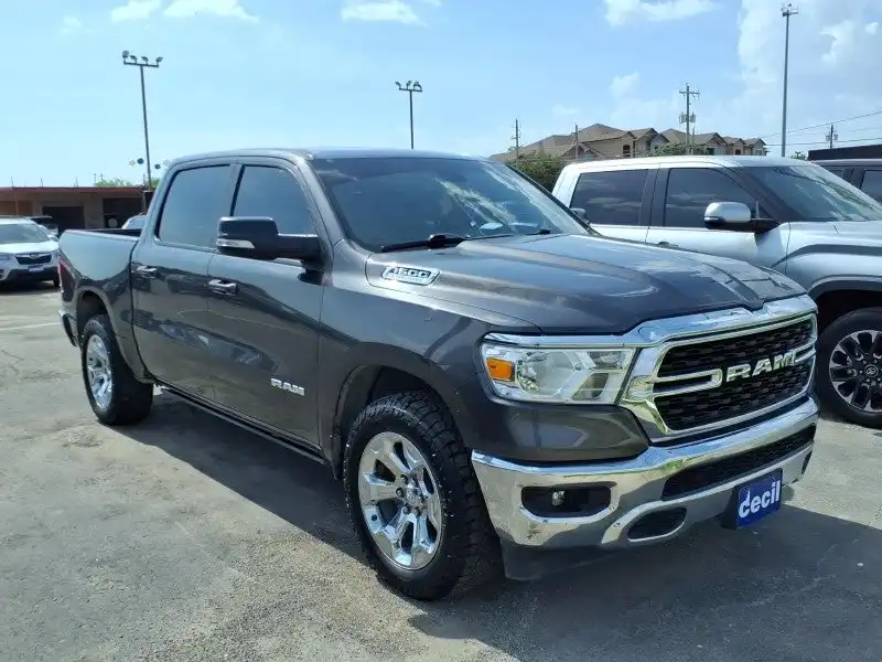 2022 RAM 1500 Big Horn/Lone Star 4x4 Crew Cab 5'7's photo