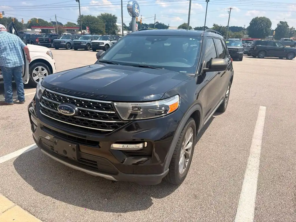 2020 Ford Explorer XLT 4WD's photo