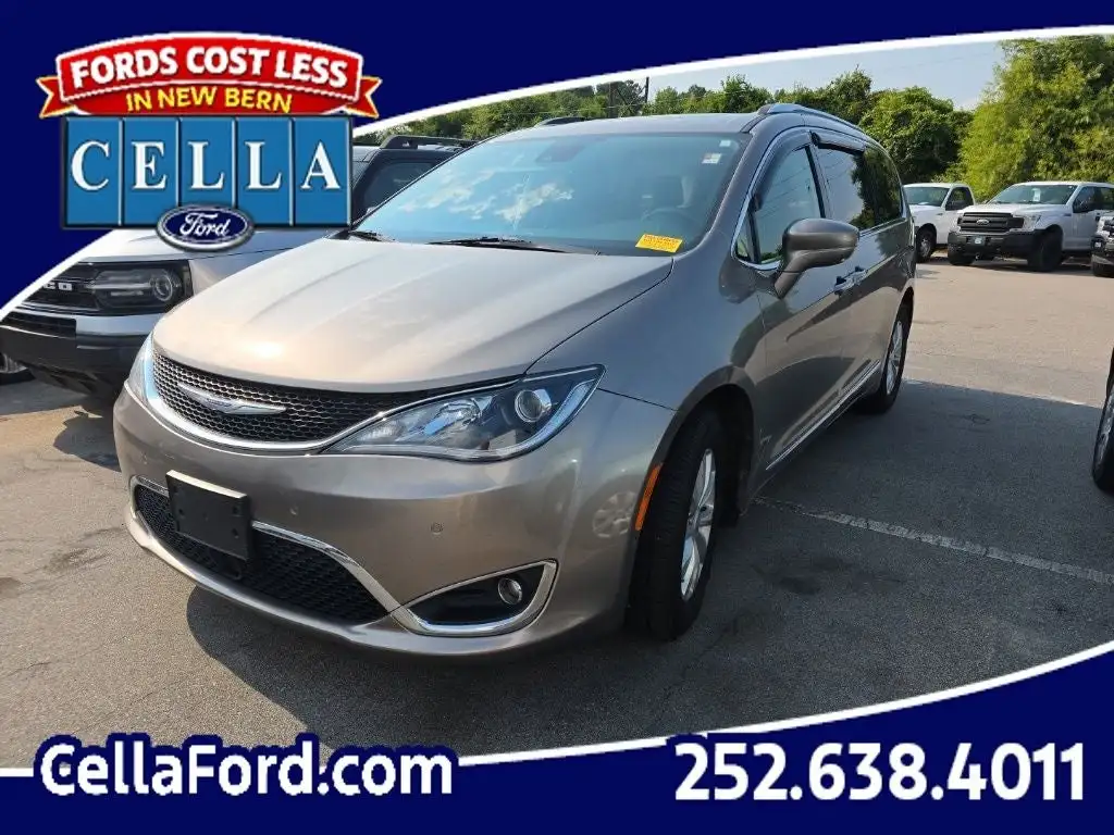 2018 Chrysler Pacifica Touring L Plus's photo
