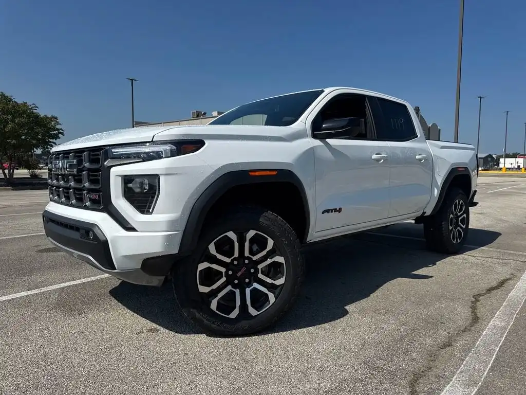 2026 GMC Canyon 4WD AT4 Crew Cab Short Box's photo