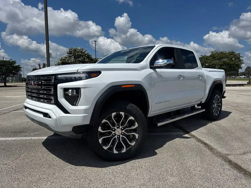 2026 GMC Canyon 4WD Denali Crew Cab Short Box's photo