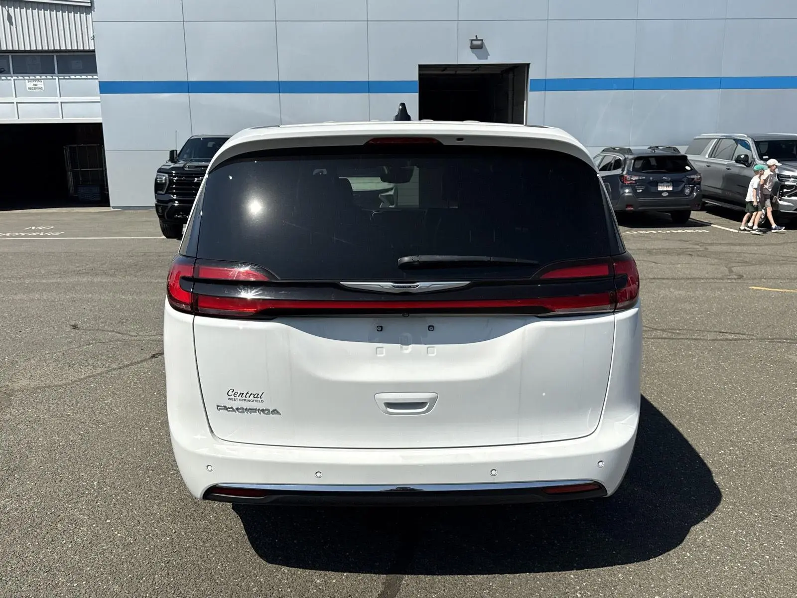 2025 Chrysler Pacifica Select photo 4
