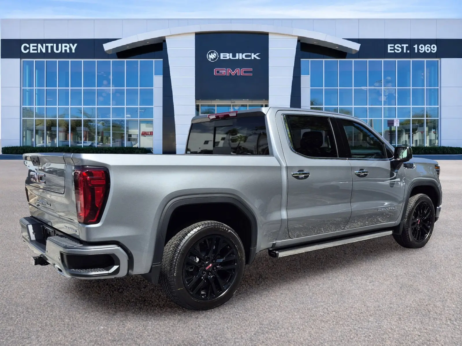 2026 GMC Sierra Denali 4WD Crew Cab Standard Box photo 4