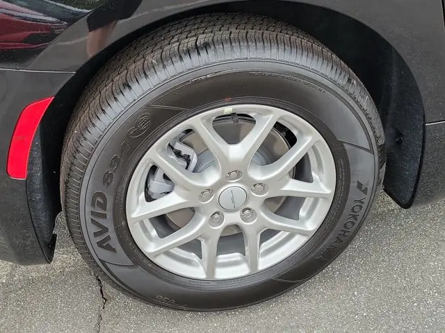 2027 Chrysler Pacifica Select photo 4