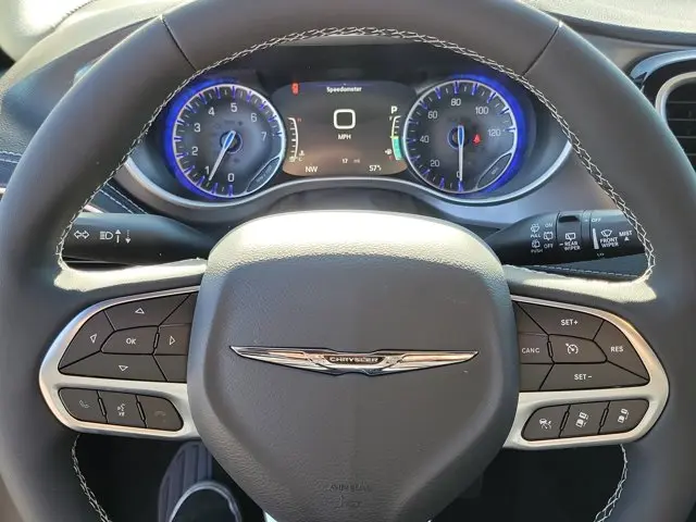 2026 Chrysler Pacifica Select photo 4