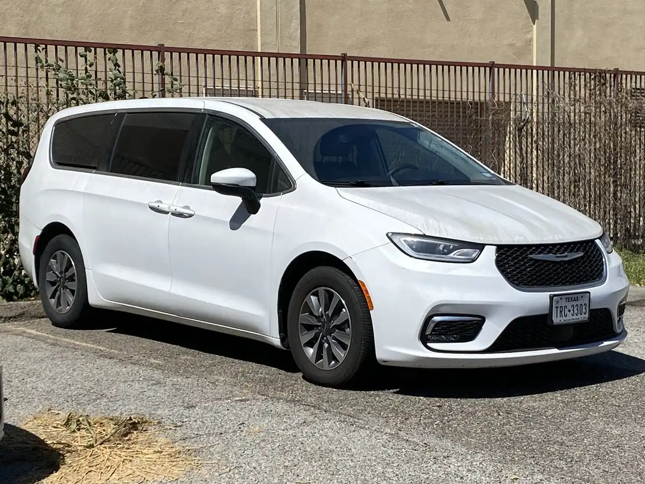 2023 Chrysler Pacifica Hybrid Touring L Hybrid's photo
