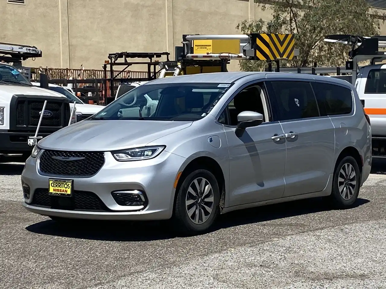 2023 Chrysler Pacifica Hybrid Touring L Hybrid's photo