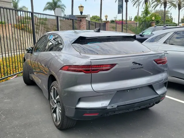 2024 Jaguar I-PACE EV 400 R-Dynamic HSE photo 3