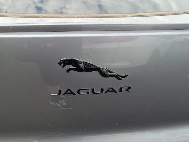 2024 Jaguar I-PACE EV 400 R-Dynamic HSE photo 4