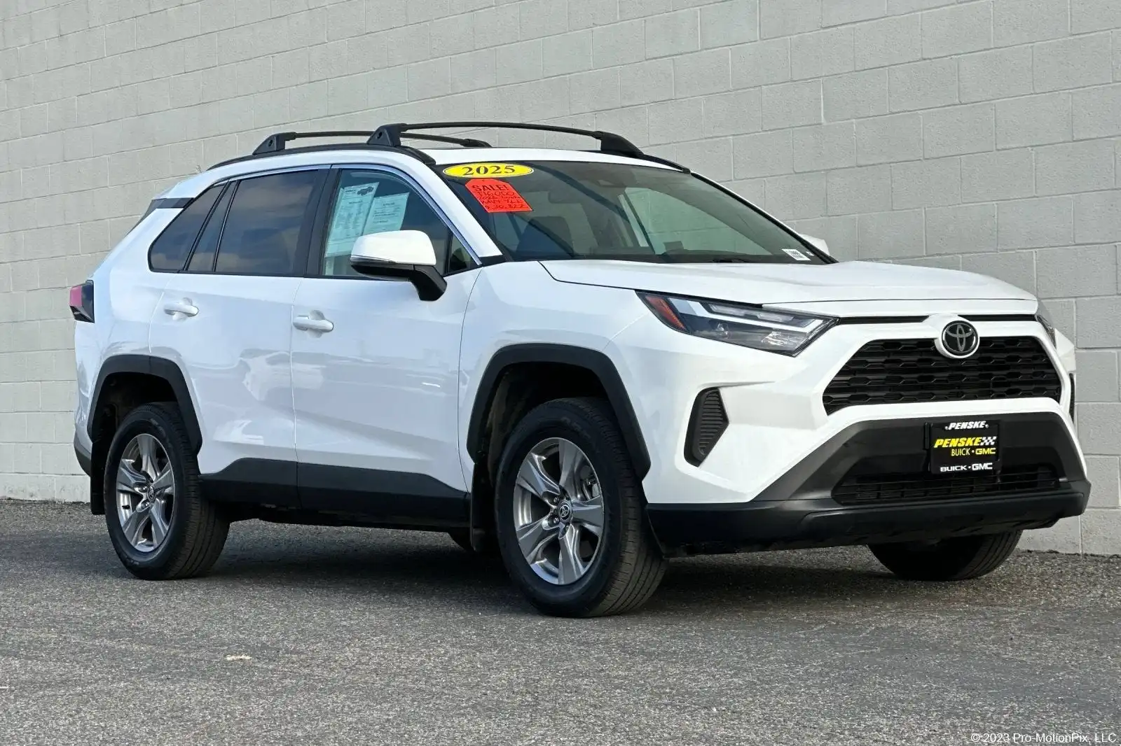 2025 Toyota RAV4 XLE FWD's photo