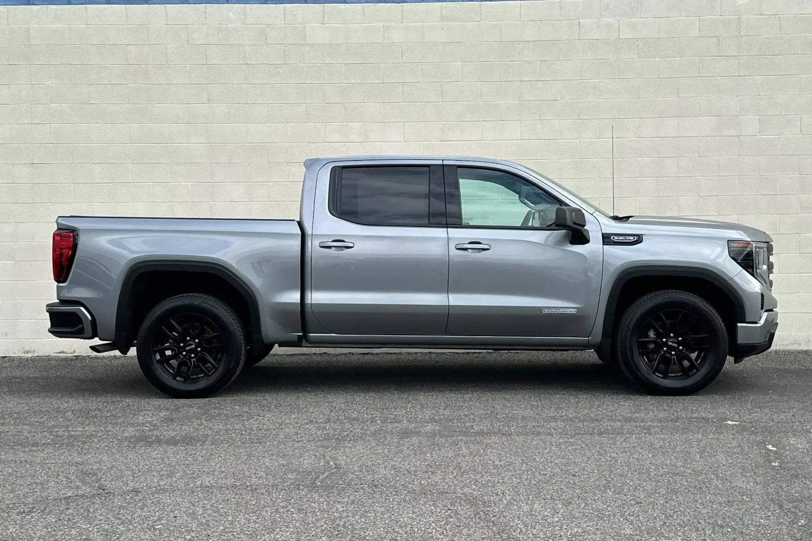 2026 GMC Sierra 2WD Crew Cab Short Box Elevation photo 3