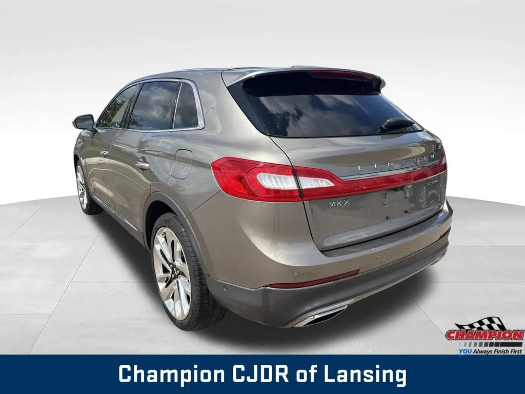 2017 Lincoln MKX Reserve AWD photo 5