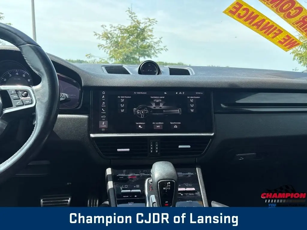 2021 Porsche Cayenne S photo 3