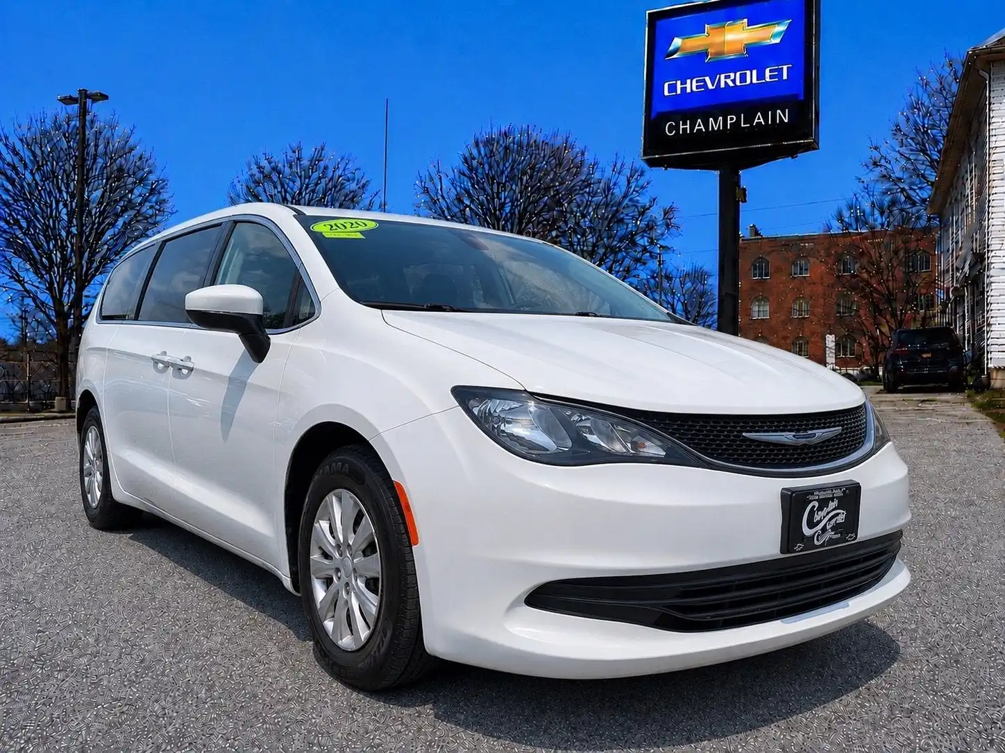 2020 Chrysler Voyager L's photo