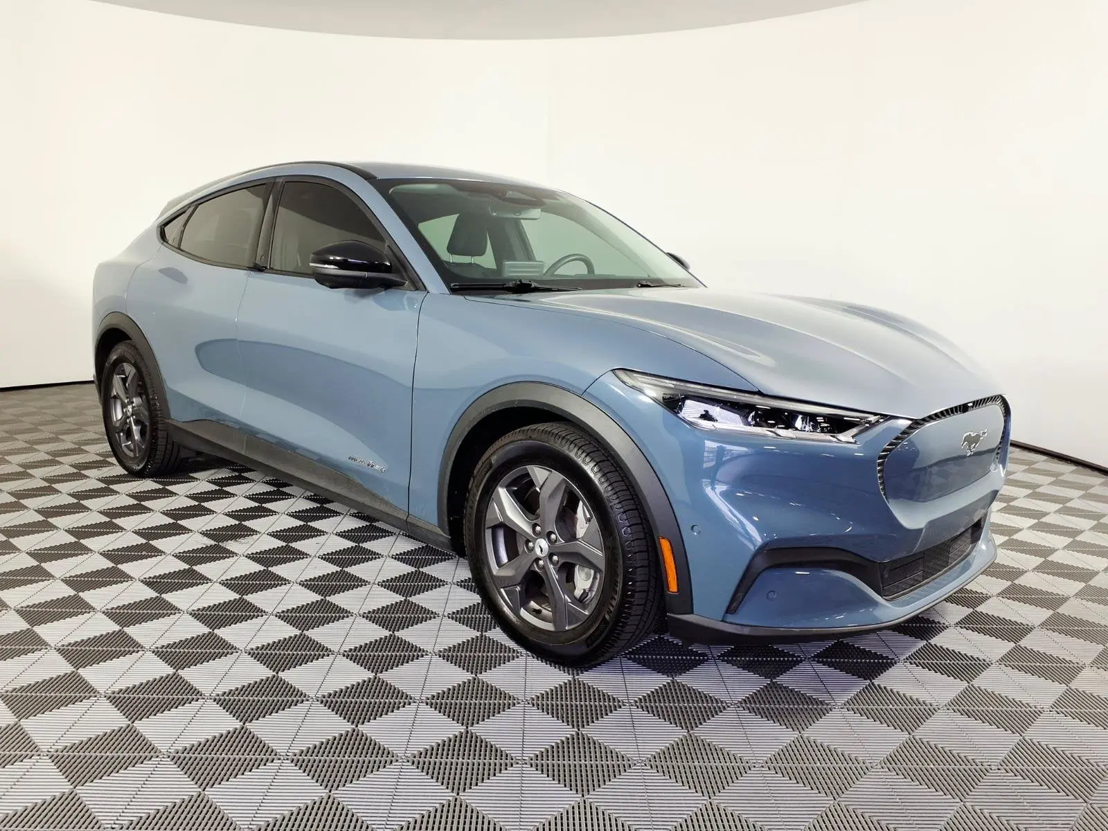 2023 Ford Mustang-Mach-e Select photo 3