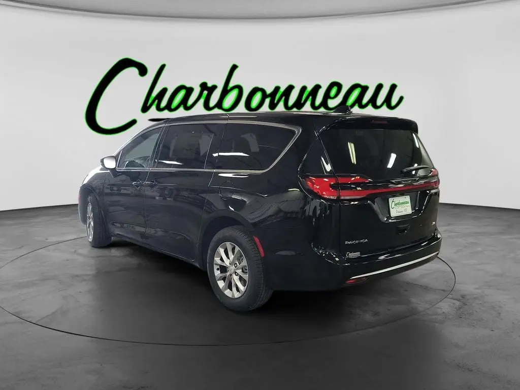 2027 Chrysler Pacifica Select AWD photo 3
