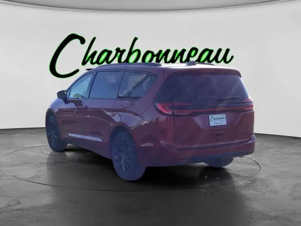 2026 Chrysler Pacifica Limited AWD photo 3
