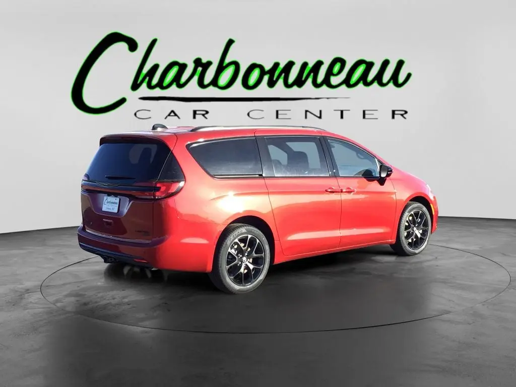 2026 Chrysler Pacifica Limited AWD photo 5
