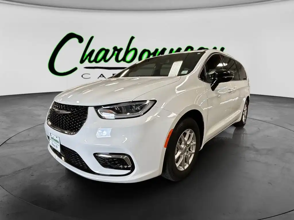 2025 Chrysler Pacifica Select's photo