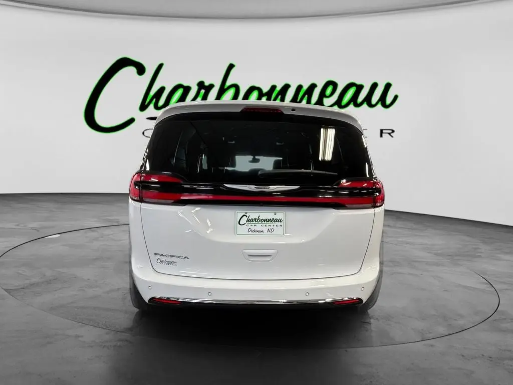 2025 Chrysler Pacifica Select photo 4