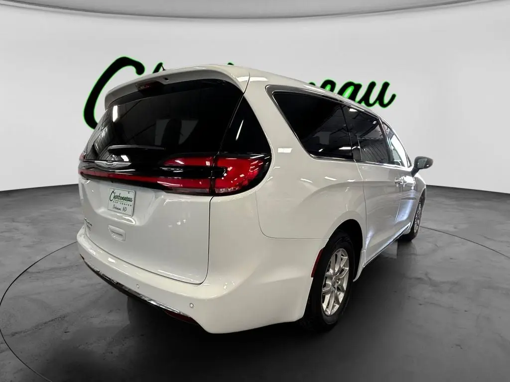 2025 Chrysler Pacifica Select photo 5