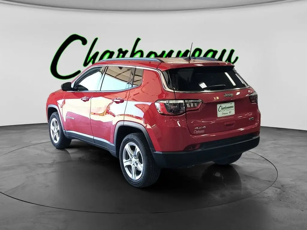 2024 Jeep Compass Latitude 4X4 photo 3