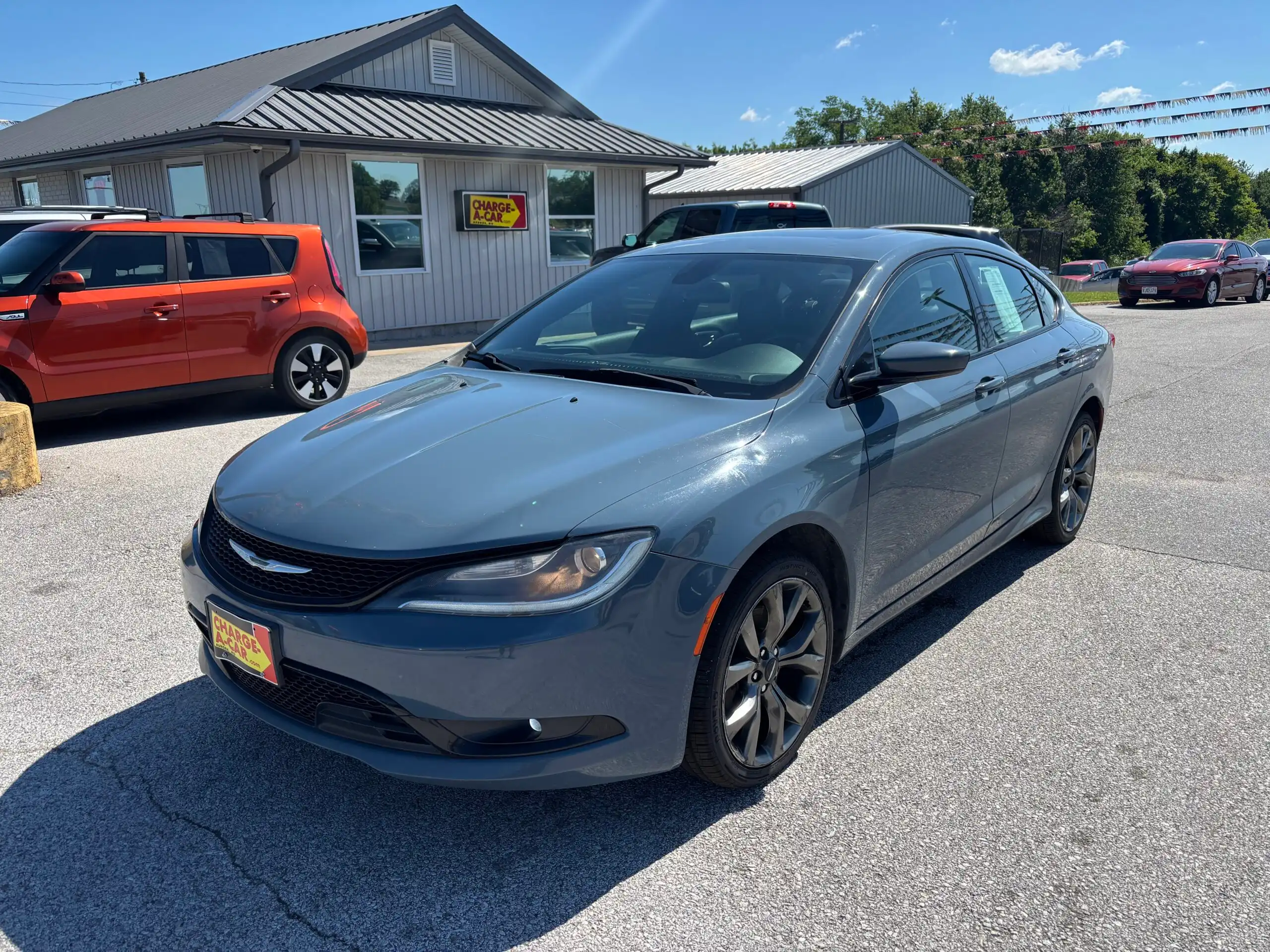 2015 Chrysler 200 S's photo