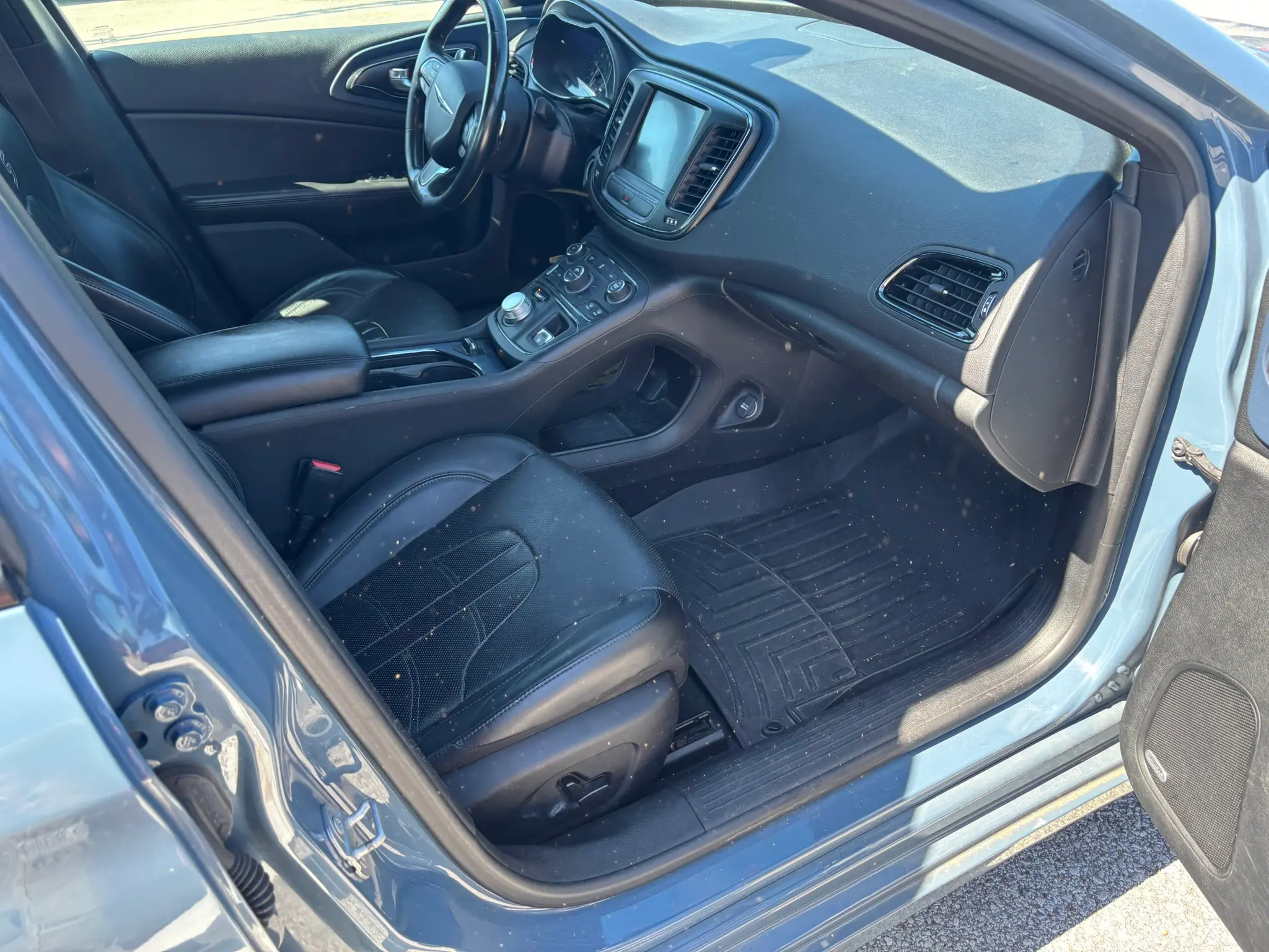 2015 Chrysler 200 S photo 5