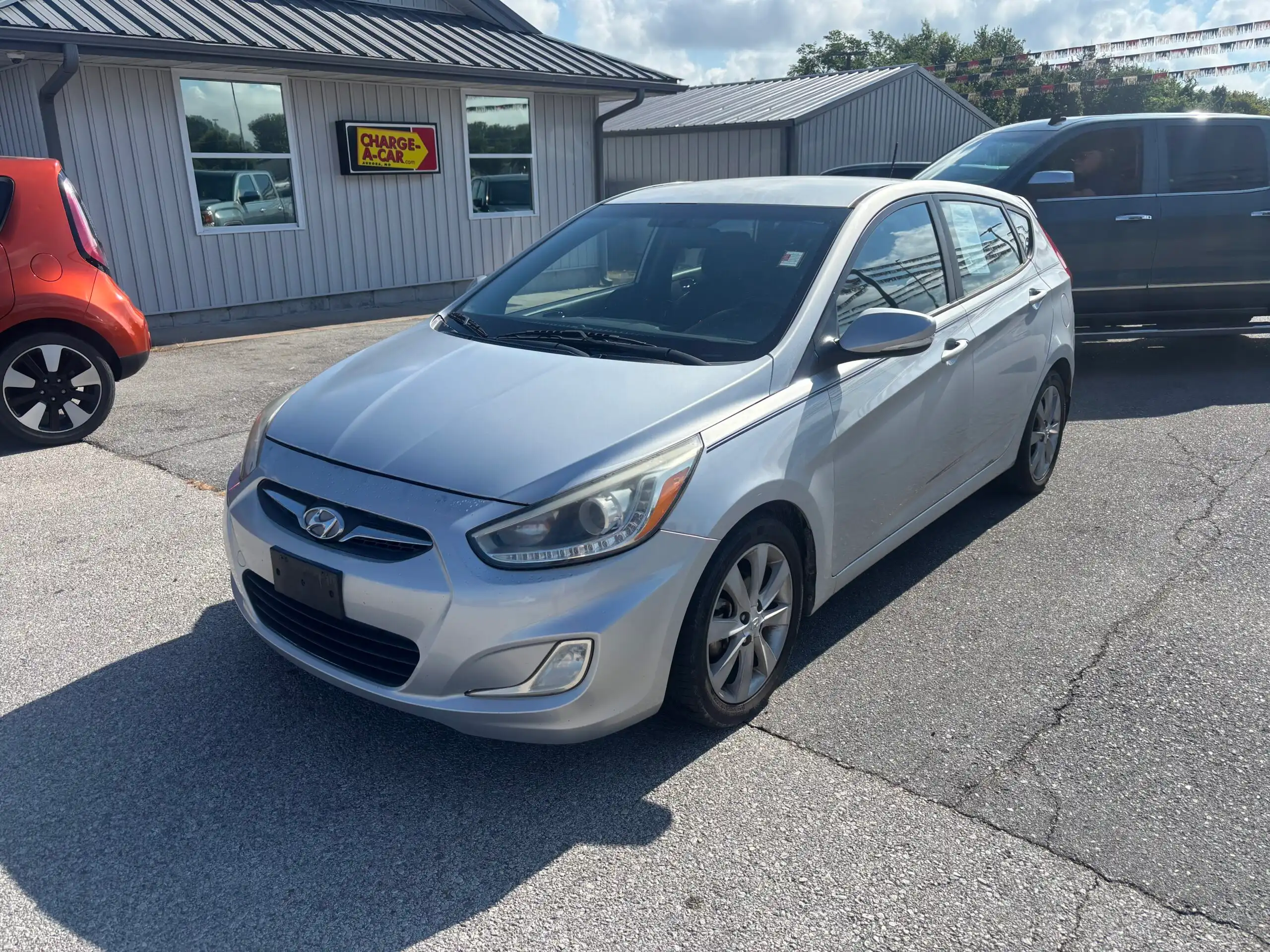 2014 Hyundai Accent SE 5-Door 6-Speed Automatic's photo