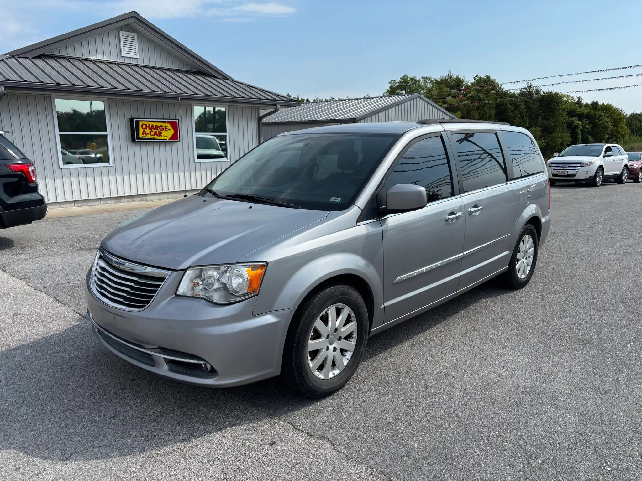 2016 Chrysler Town & Country Touring's photo