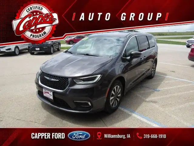 2023 Chrysler Pacifica Hybrid Touring L Hybrid's photo