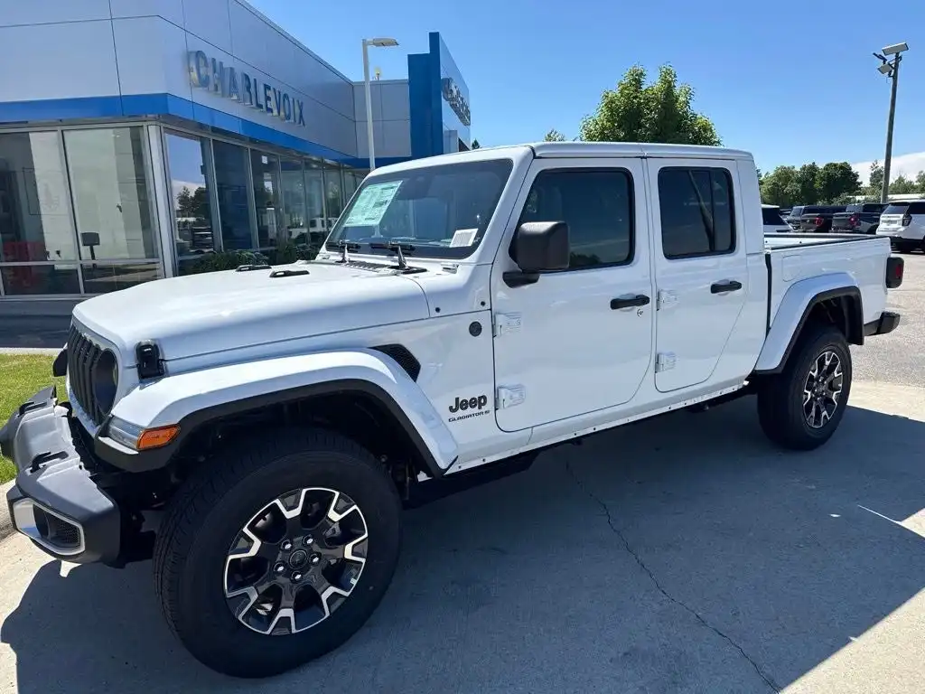 2026 Jeep Gladiator Sahara Auto's photo