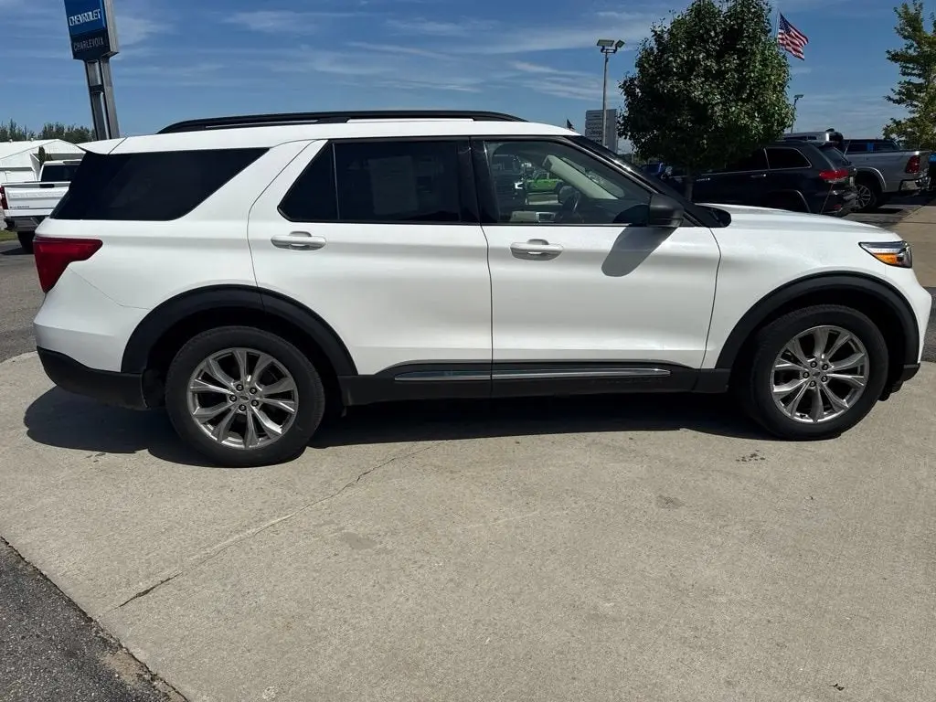 2020 Ford Explorer XLT 4WD photo 4