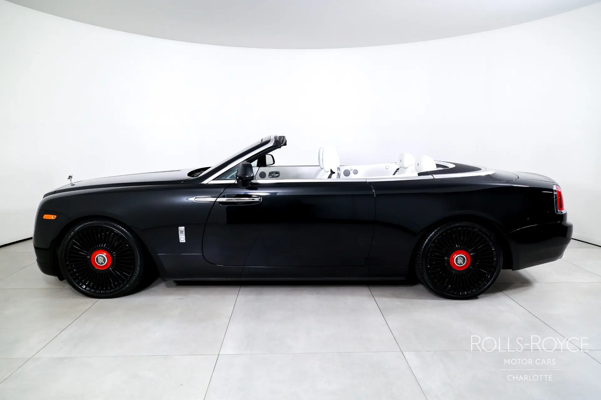 2017 Rolls-Royce Dawn Base photo 3