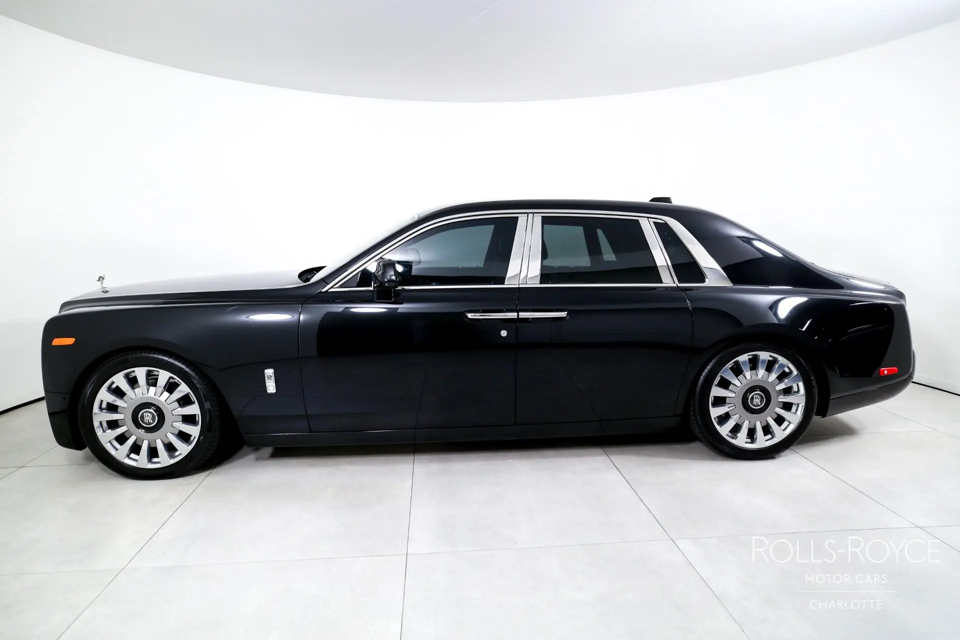 2020 Rolls-Royce Phantom Base photo 3