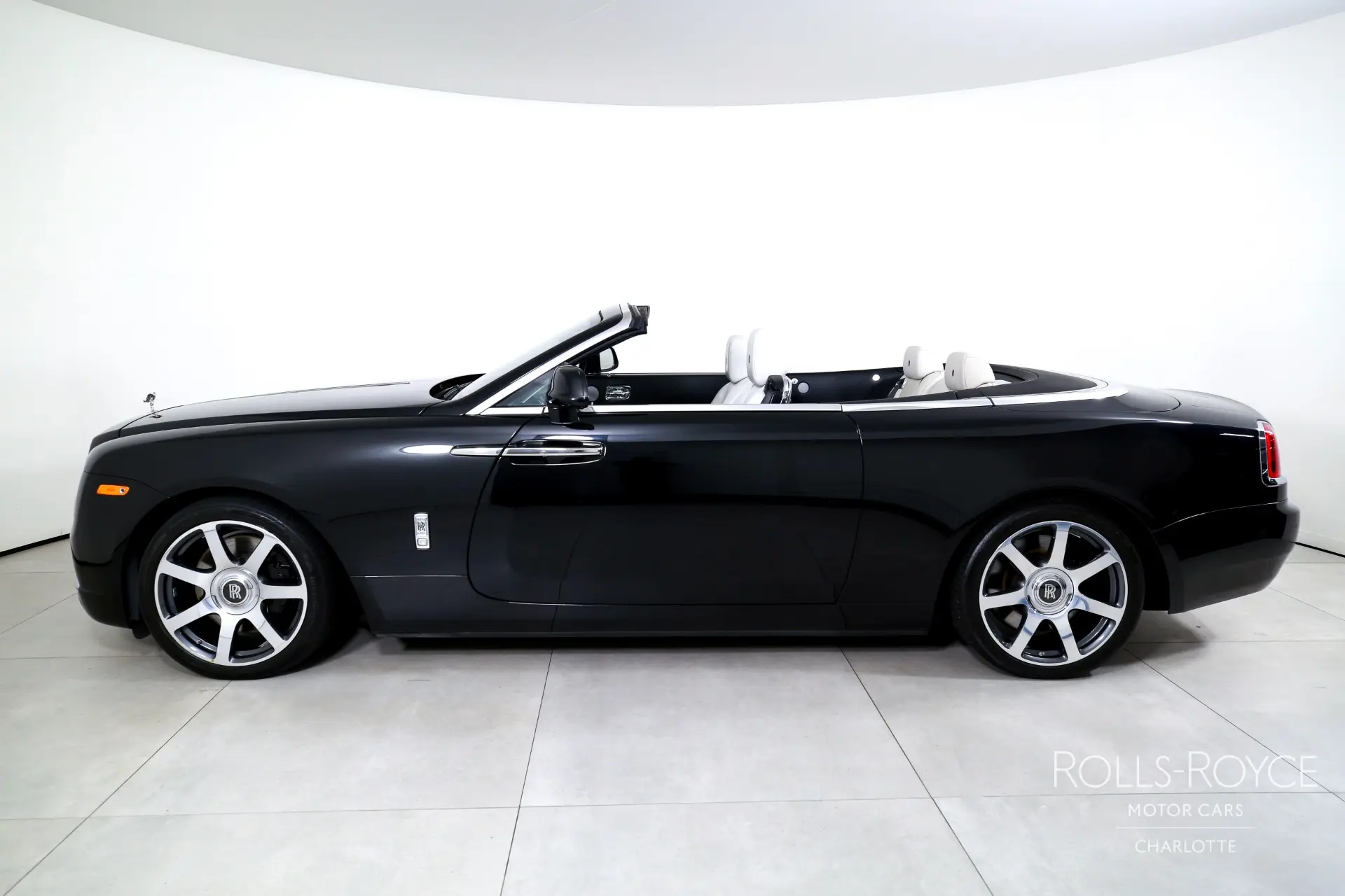 2017 Rolls-Royce Dawn Base photo 3