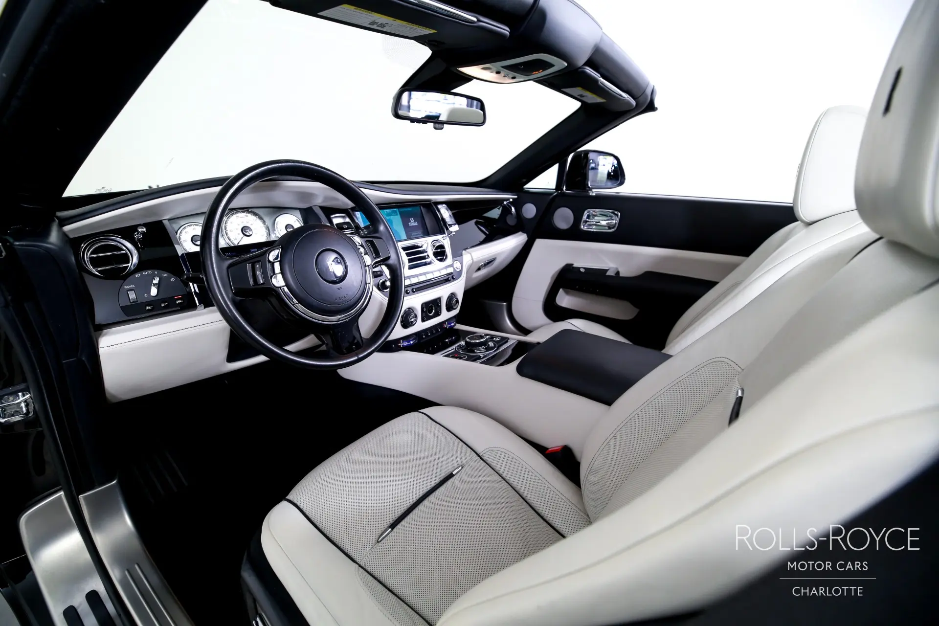 2017 Rolls-Royce Dawn Base photo 4