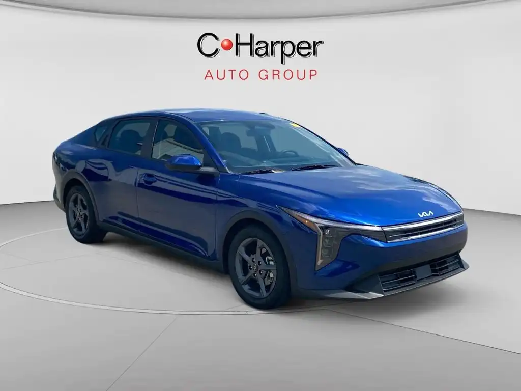2025 Kia K4 LXS Auto's photo