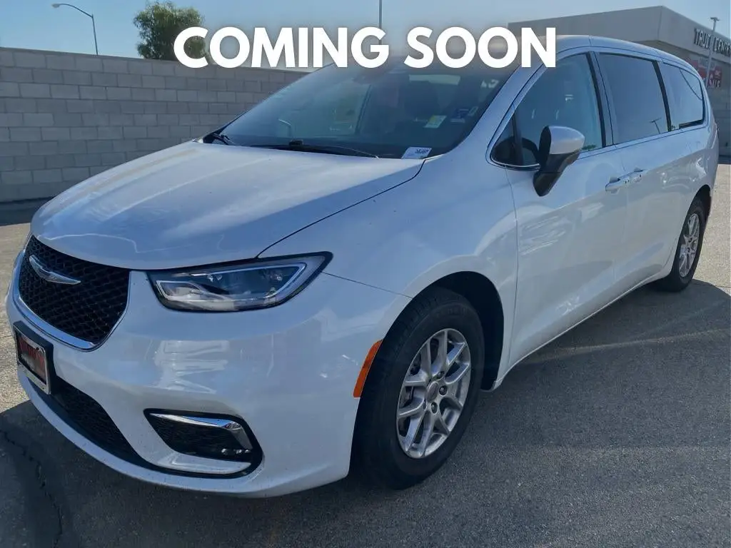 2023 Chrysler Pacifica Touring L photo 1