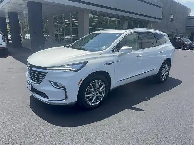 2023 Buick Enclave Essence AWD's photo