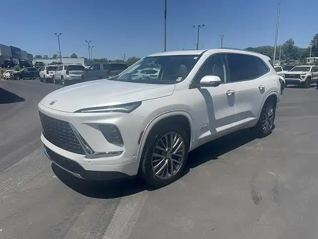 2025 Buick Enclave Avenir AWD's photo