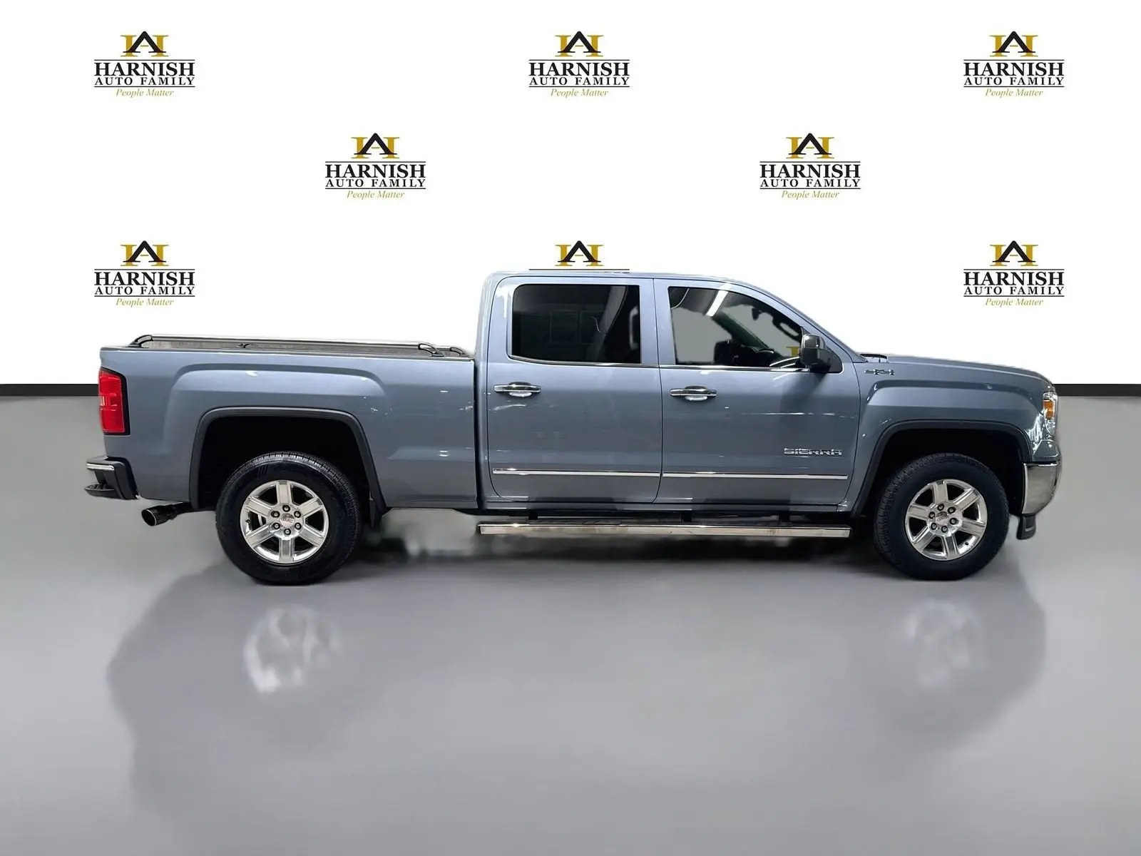 2015 GMC Sierra 4WD Crew Cab SLT SWB photo 4