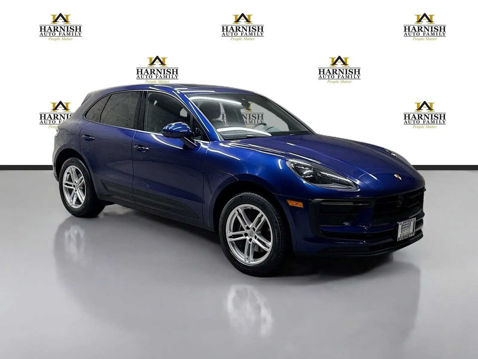 2024 Porsche Macan Base photo 3