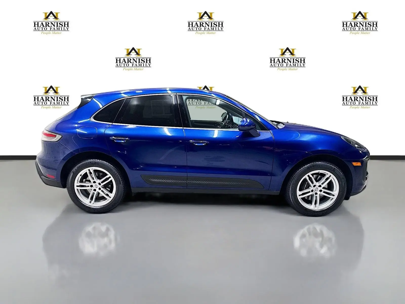 2024 Porsche Macan Base photo 4